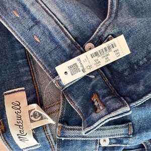 Madewell Mid Rise Kickout Jeans